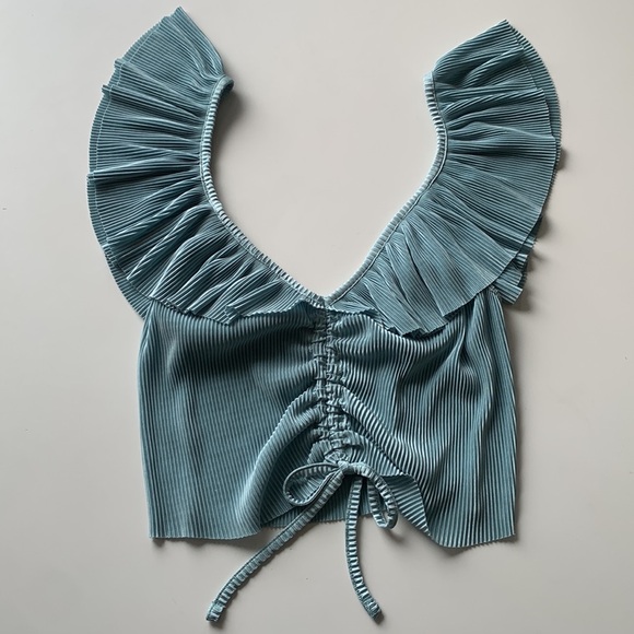 Blue scrunchable frilly top - unknown brand - tagless - fits like a small - Picture 3 of 5